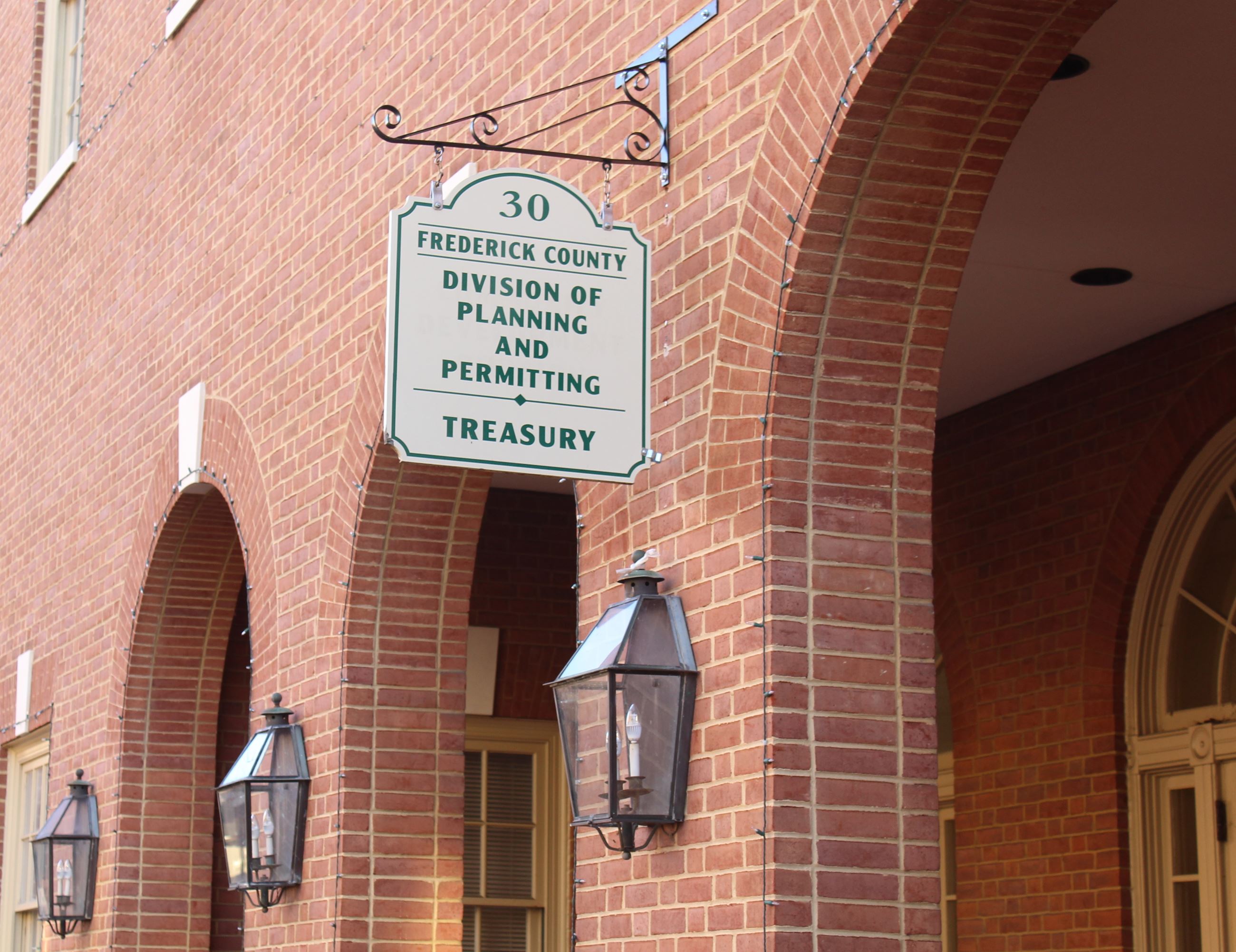 30 N. Market St. sign