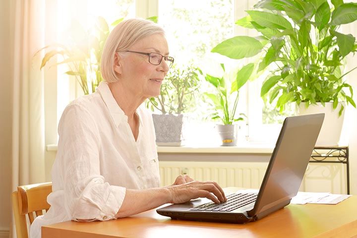 senior-woman-on-computer
