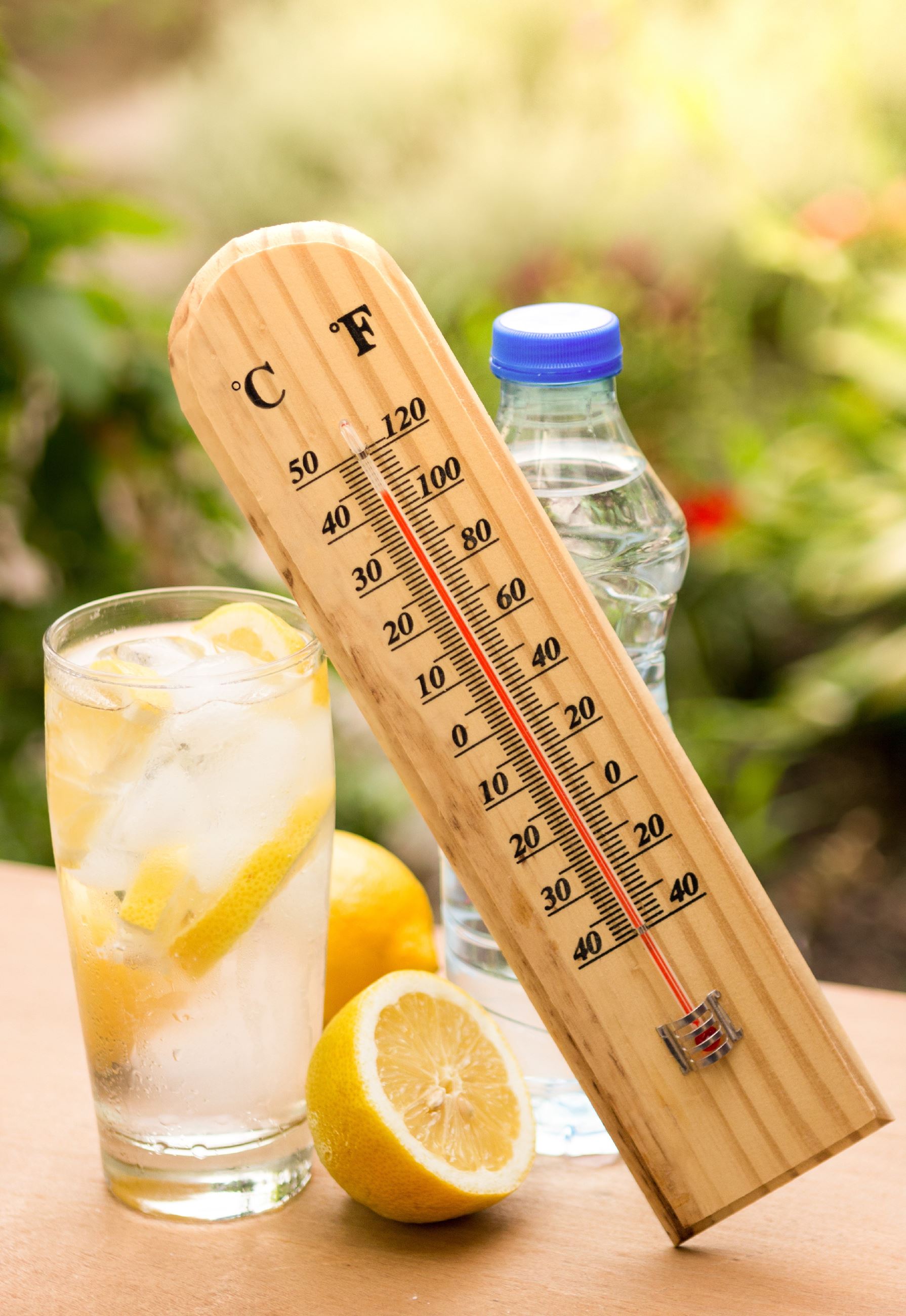 A picture of a glass of lemonade, a water bottle, and a thermometer