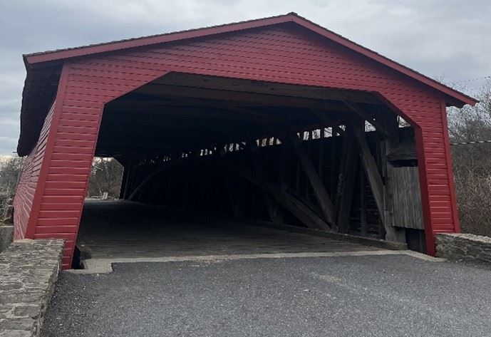 Picture of red bridge 