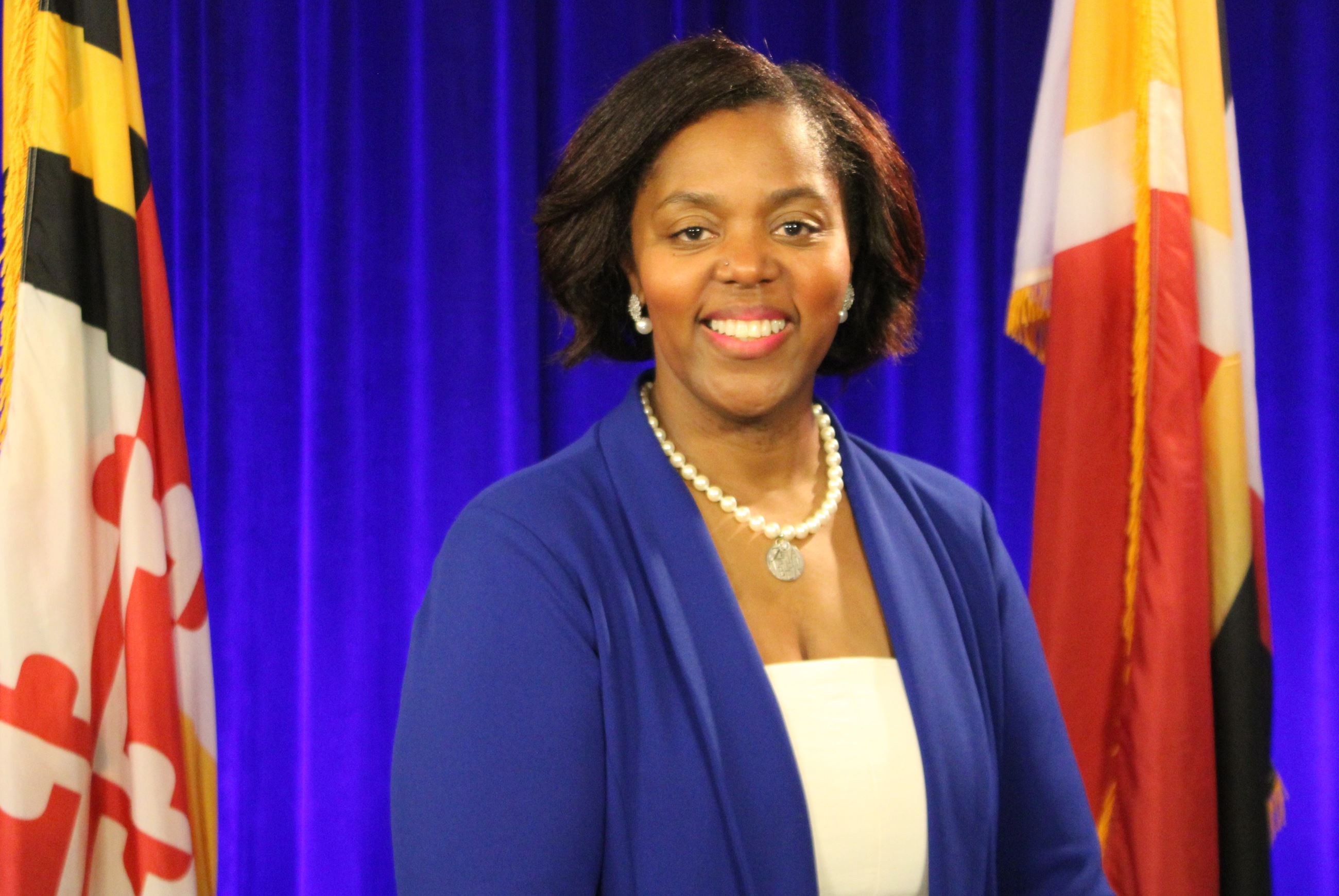 A headshot of Leshia Chandler with a blue background.